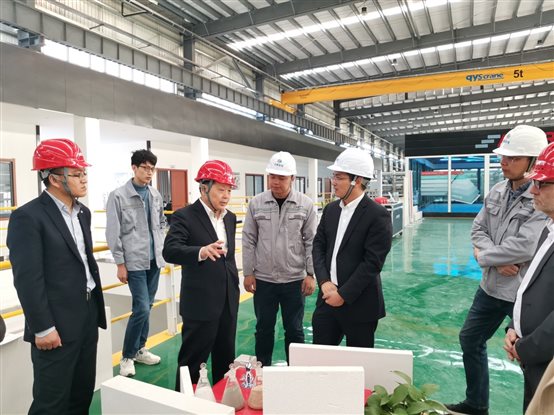 南方水泥黨委副書記、紀委書記張劍星等領導一行到中材建科元筑ALC板材智能工廠項目參觀考察